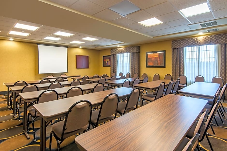 Holiday Inn Express & Suites Clovis