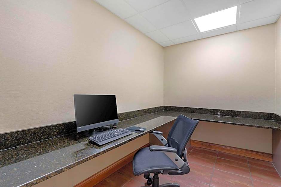 Comfort Suites Knoxville East