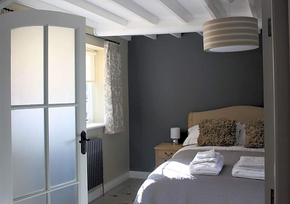 The Three Horseshoes