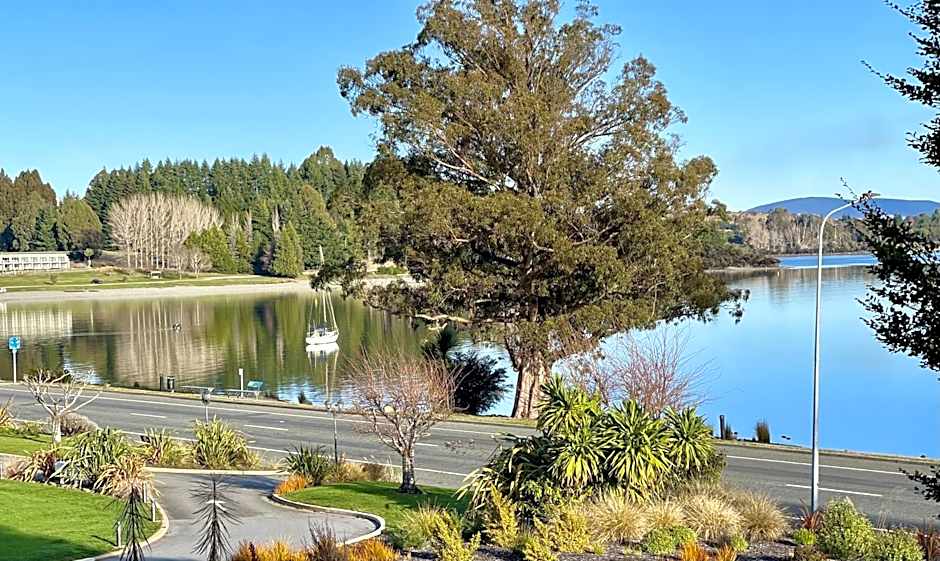 Te Anau Lakefront Backpackers