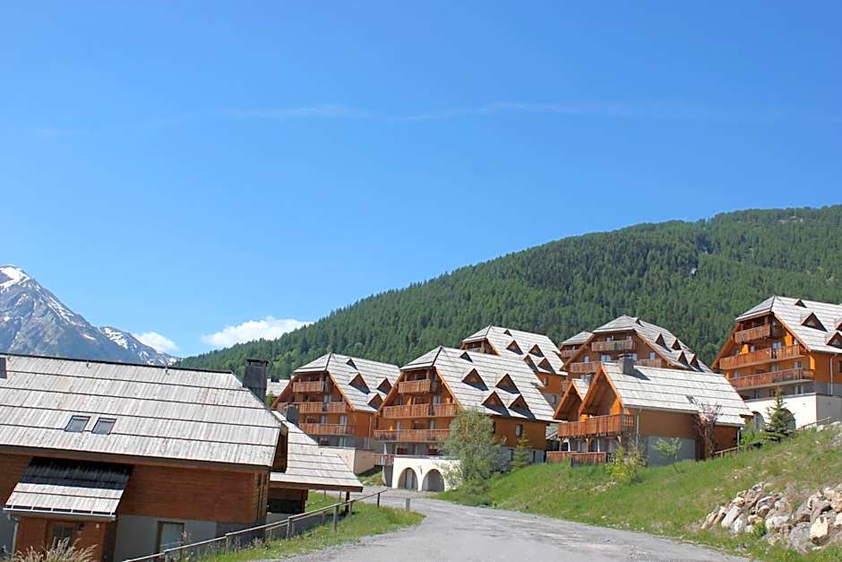 Chalets de Praroustan by Actisource