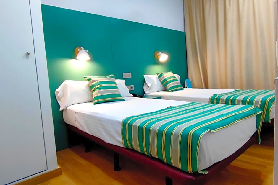 Yomo Hostal BCN Port