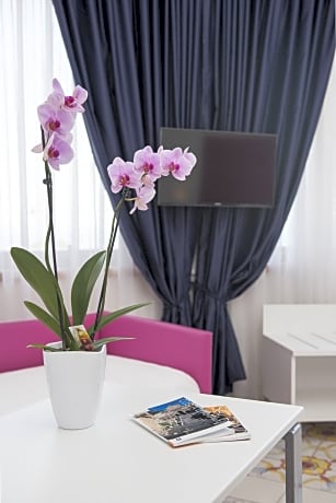 Comfort Room, City View (1 Double Bed)