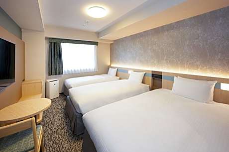 Twin Room with Extra Bed - Non-Smoking
