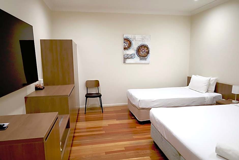 The Australian Hotel Motel