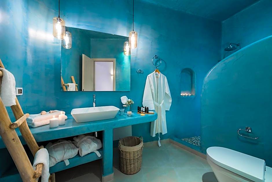 Kima Oia Suites