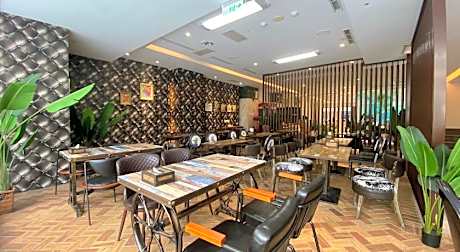 Champs Elysees Hotel