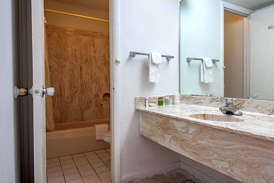 American Best Inn By OYO I-35 Perry
