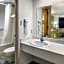 Econo Lodge Inn & Suites East