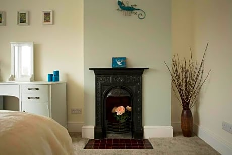 Rie's Retreat - The Emerald room