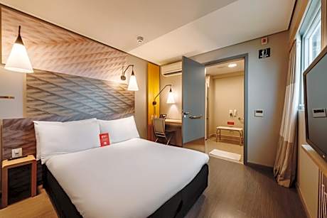 Apartment with Double Bed - Mobility Access