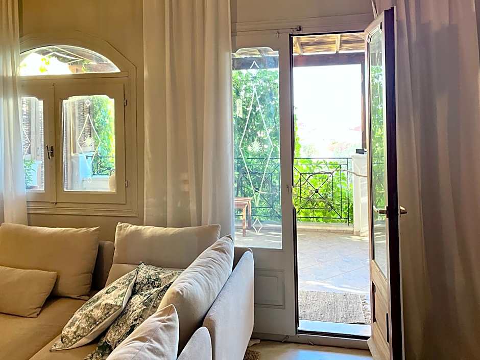 Pantheon Apartments & Studios