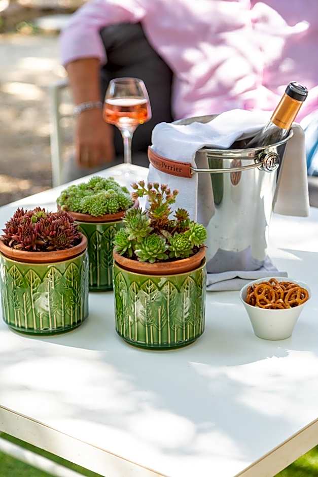 Logis Hôtel La Bastide De Grignan & Restaurant "La Chênaie"