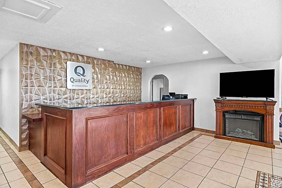 Quality Inn Plainview