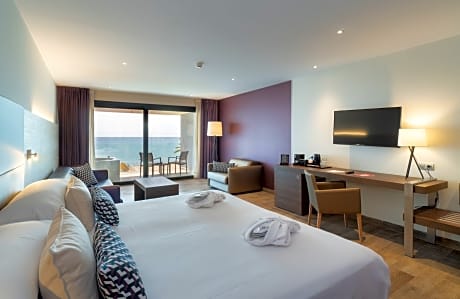 JUNIOR SUITE BEACH FRONT 2 ADULTS + 2 CHILDREN