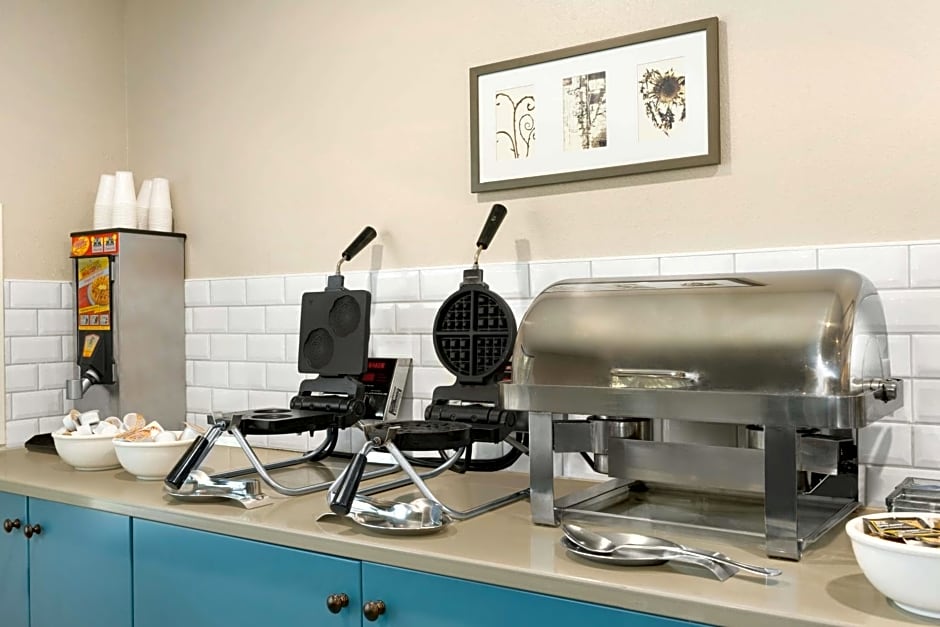 Country Inn & Suites by Radisson, Platteville, WI