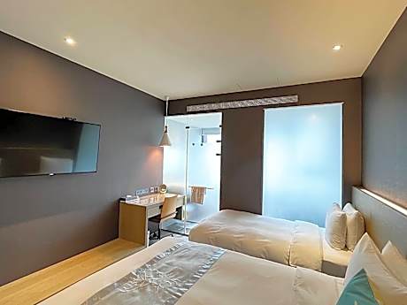 Triple - 1 Queen 1 Single