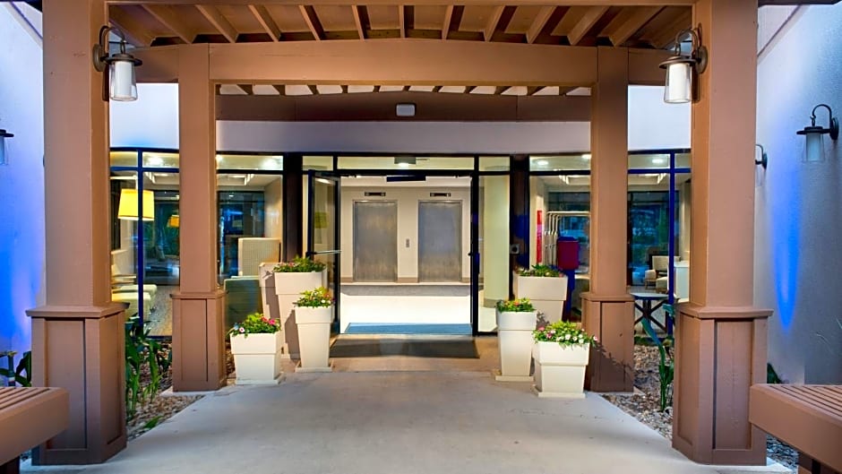 Holiday Inn Express Hilton Head Island, an IHG Hotel