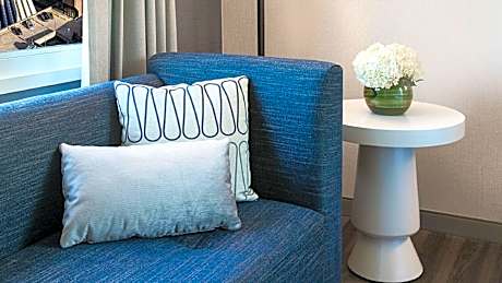 King Room with River View - High Floor