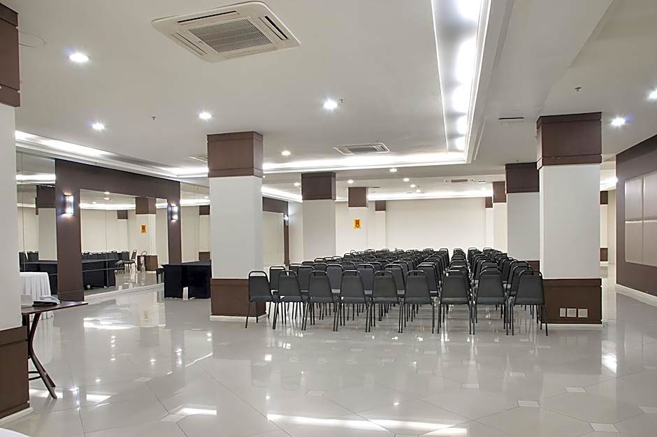 Master Porto Alegre Hotel - Av Carlos Gomes, Proximo ao Consulado Americano