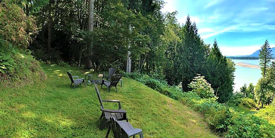 The Fraser River's Edge B&B Lodge