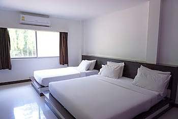 Sri Chumphon Hotel