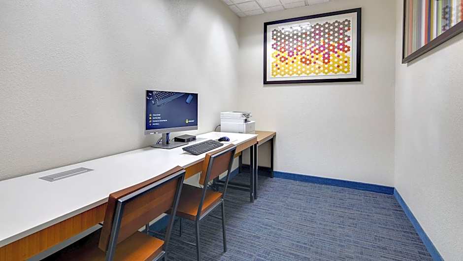 Holiday Inn Express & Suites Detroit - Farmington Hills By IHG