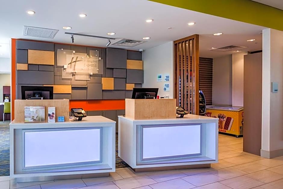 Holiday Inn Express & Suite Milroy - Reedsville By IHG