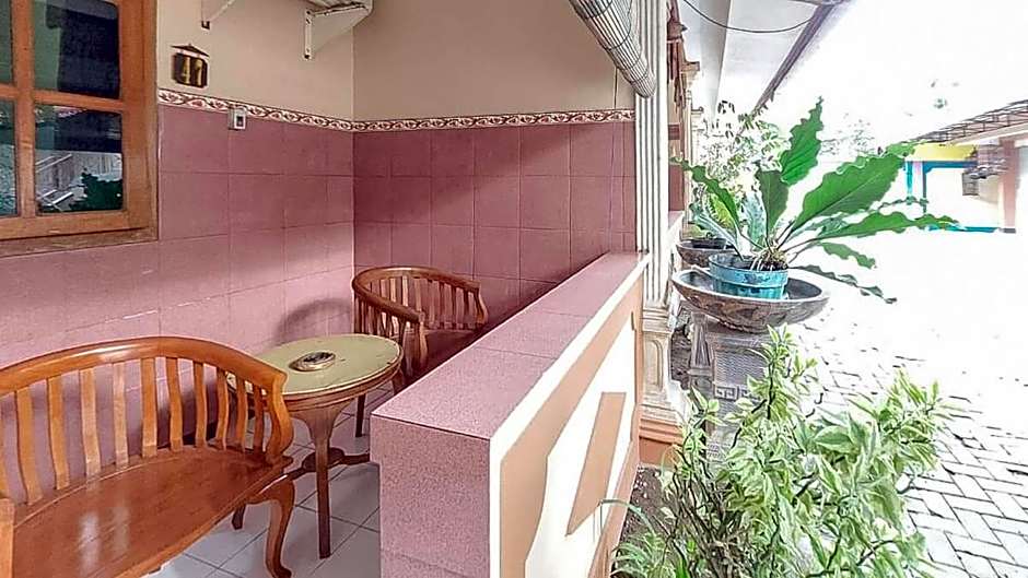 Hotel Shinta 1 near Stasiun Kertosono Mitra RedDoorz