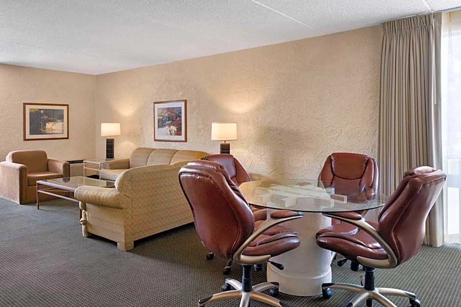 Ramada Tucson