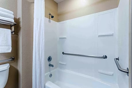 King Room with Roll-In Shower - Mobility/Hearing Accessible - Non-Smoking