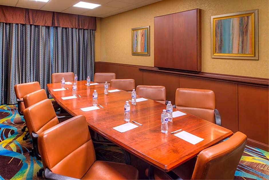 Hampton Inn & Suites Ontario