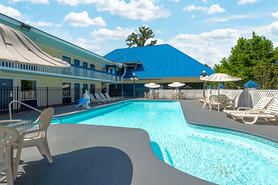 Days Inn by Wyndham Savannah Airport