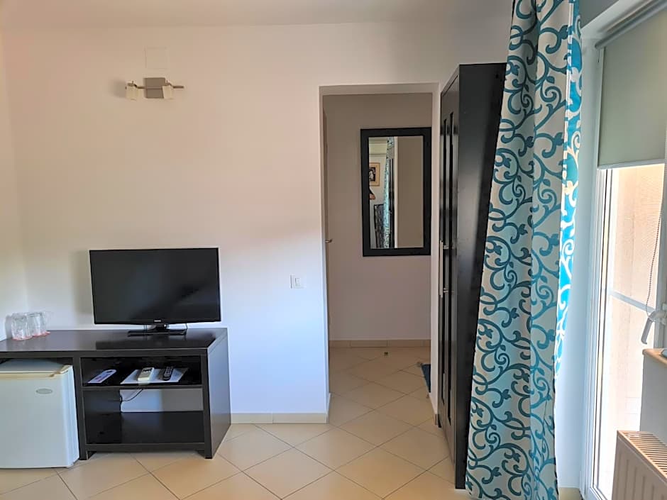 Vila Dini(La Rogojini)