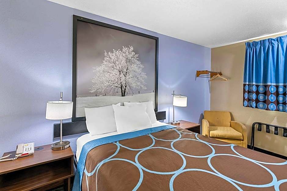 Super 8 by Wyndham Council Bluffs IA Omaha NE Area