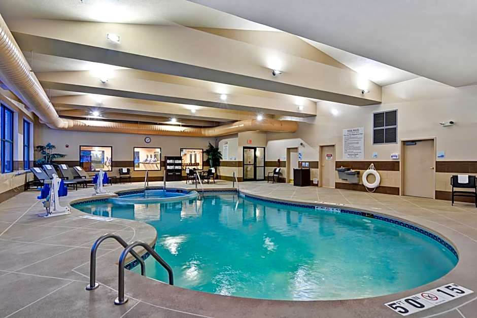 Holiday Inn Express Hotel & Suites Milwaukee-New Berlin By IHG