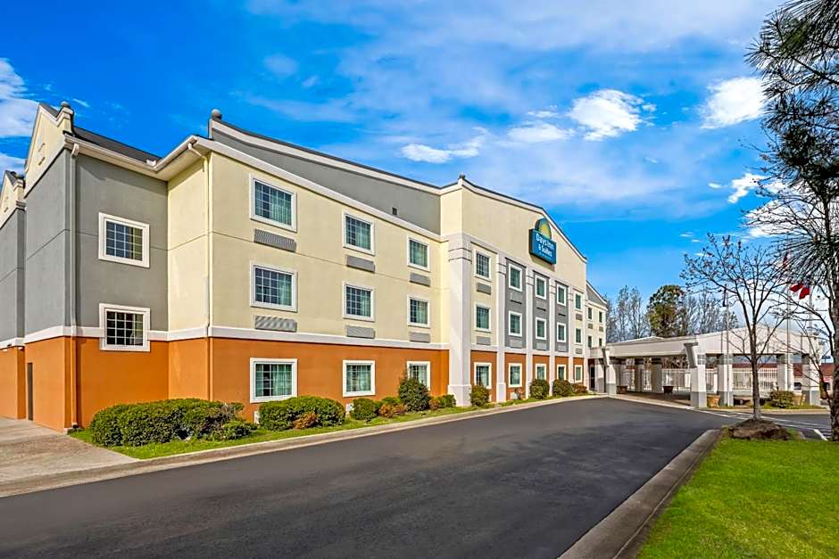 Days Inn & Suites by Wyndham Union City
