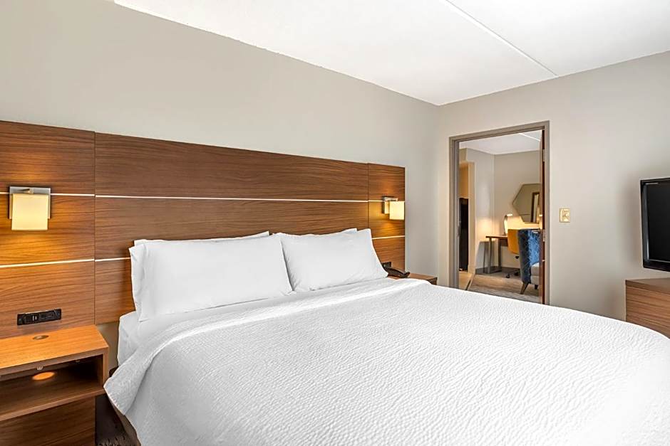 Holiday Inn Express Hotel and Suites Petersburg - Fort Lee By IHG