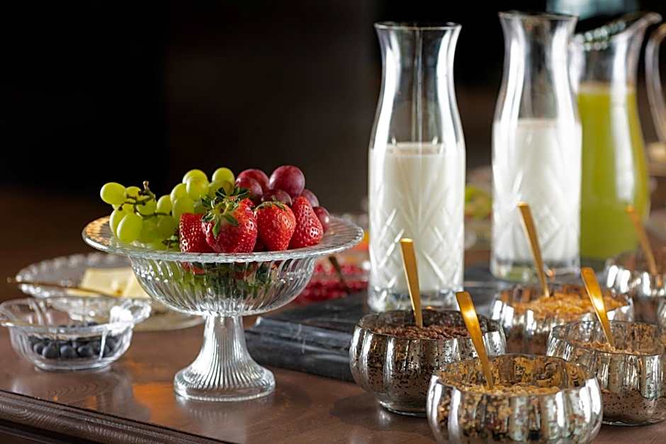 Palacio Santa Clara, Autograph Collection