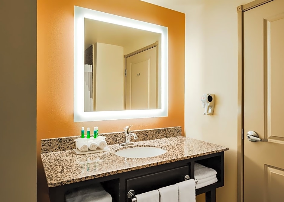 Holiday Inn Express and Suites Missoula By IHG