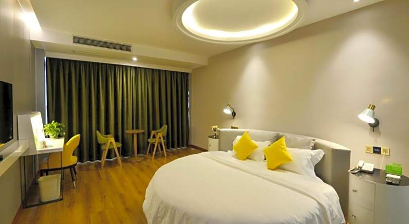 Vatica Huanggang Luotian County City Square Hotel