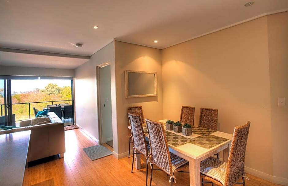 Beach Karma - Three-Bedroom Beachside Escape with Heated Communal Pool in Agnes Water