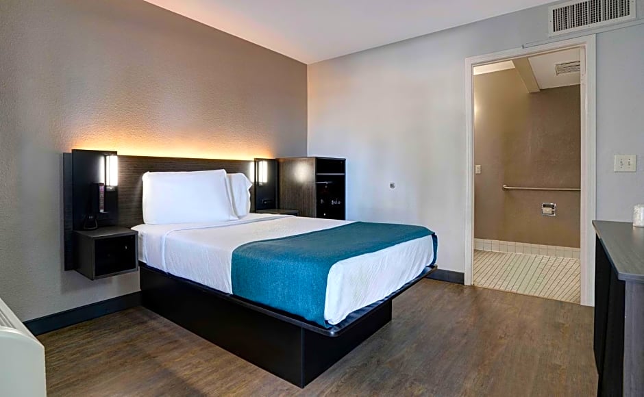 Motel 6-Bakersfield, CA - South