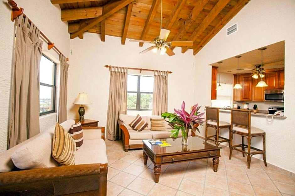 Clarion Suites Roatan At Pineapple Villas
