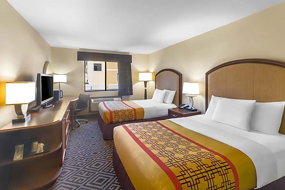 Travel Inn and Suites