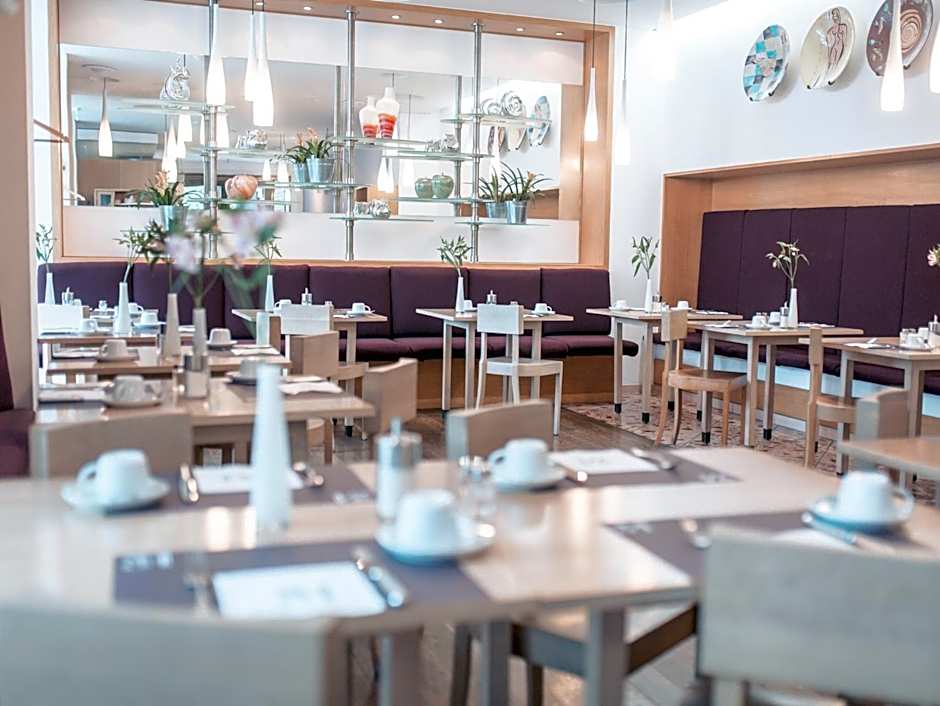 Hotel Bleibtreu Berlin by Golden Tulip