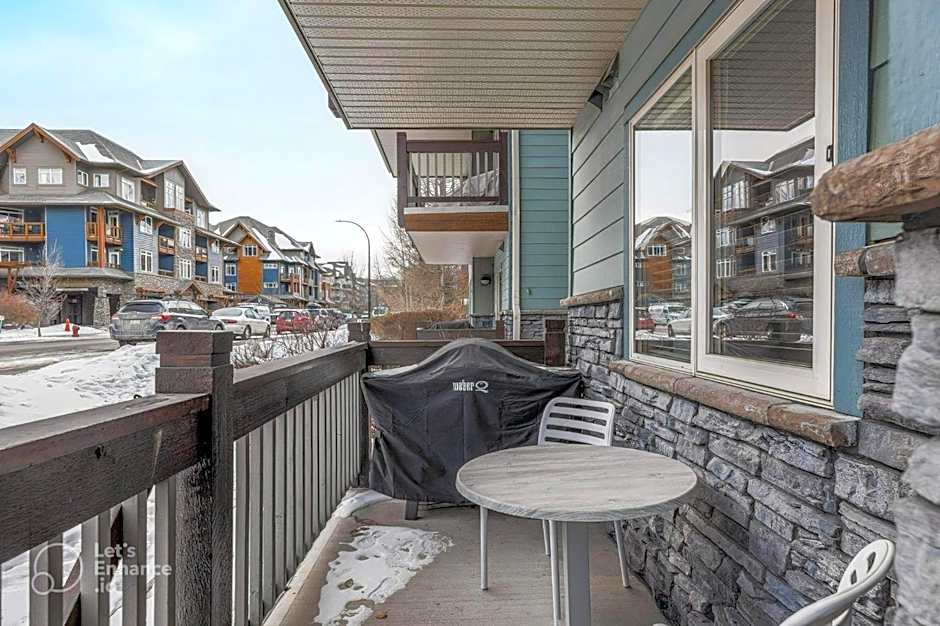 Rocky Mountain Getaway with Outdoor Heated Pool, 3 Hot Tubs, Gym, BBQ, Garage & 24 hour Reception near Banff