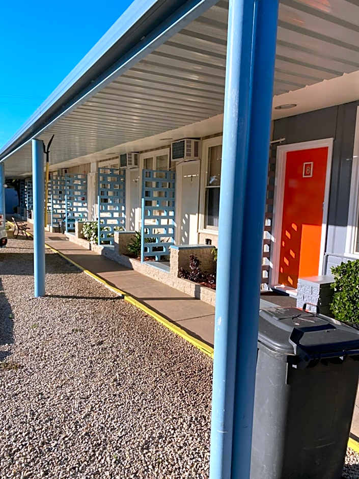 Paddle Steamer Motel