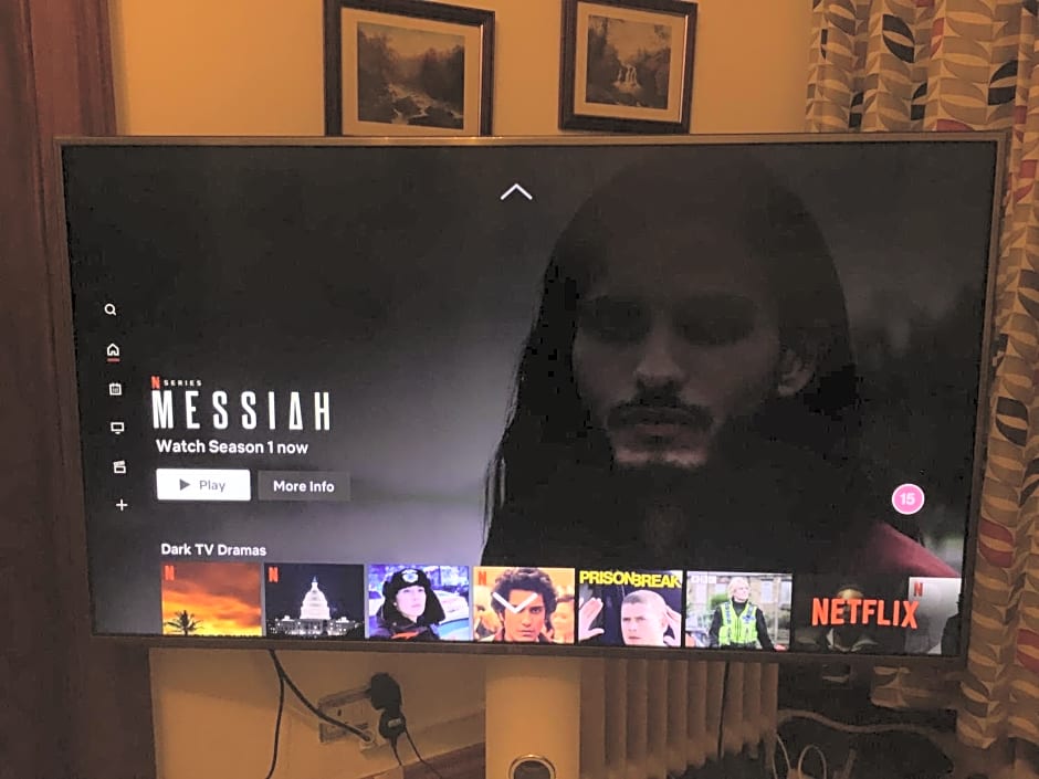 Chalet Superking bed Free Sauna jacuzzi