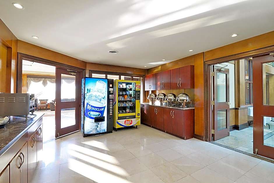 Woodbine Hotel & Suites